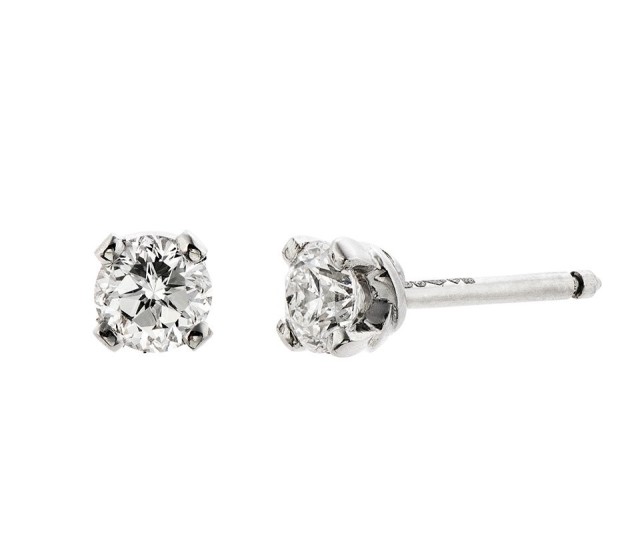 The-meaning-of-diamond-earrings-samples-for-males-1